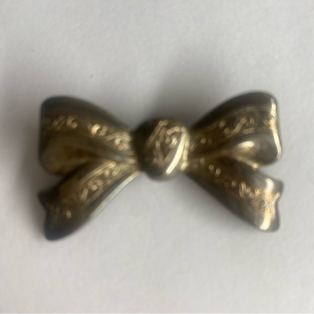 Elegant Bow Brooch